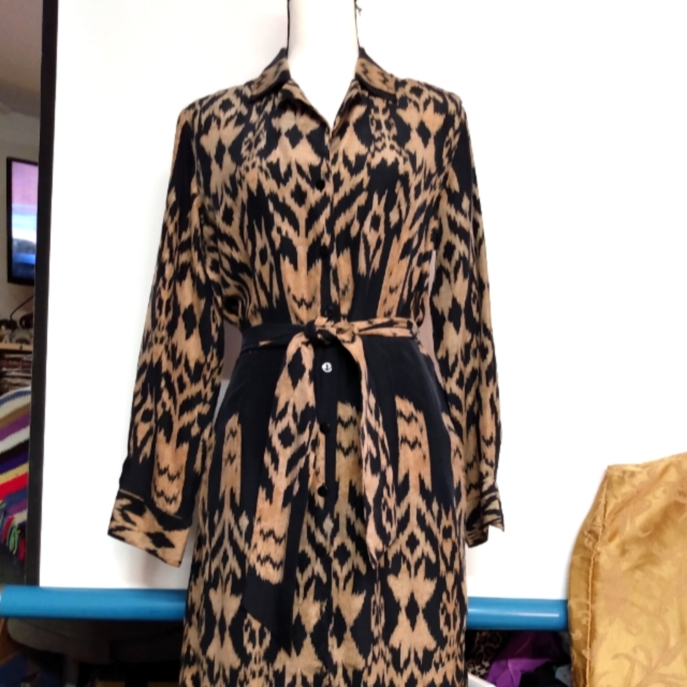 Trench coat style silk blouse..
